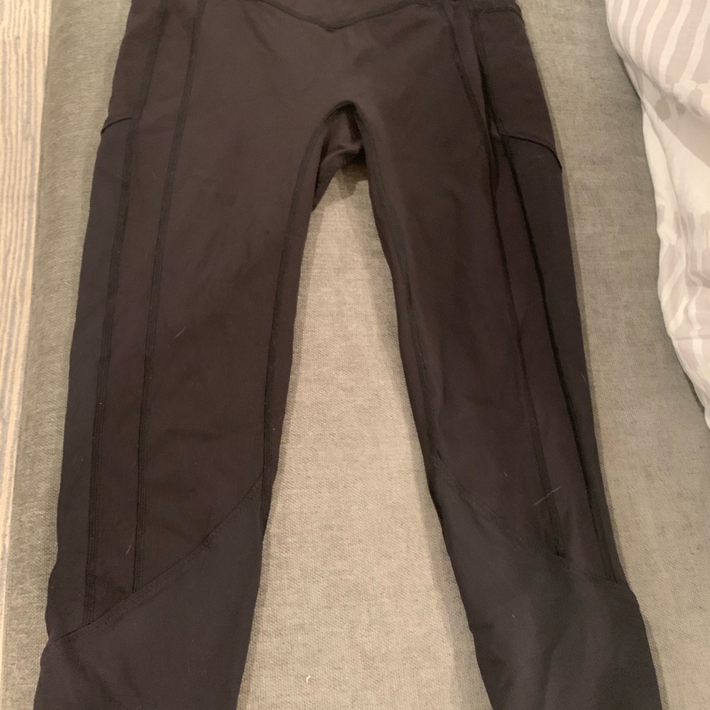 Black lulu lemon leggings, cell phone pocket